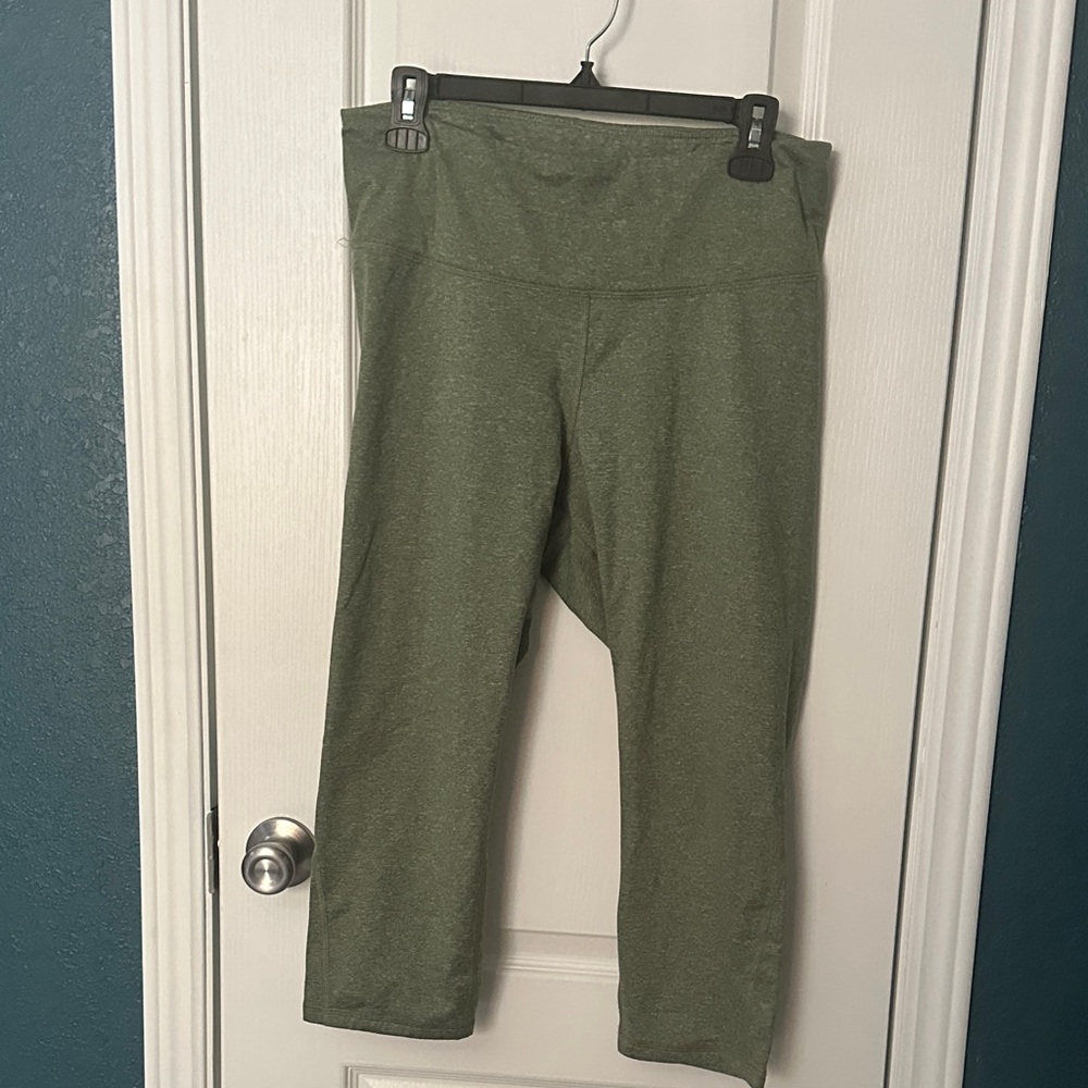 ☑️Old Navy Olive Leggings